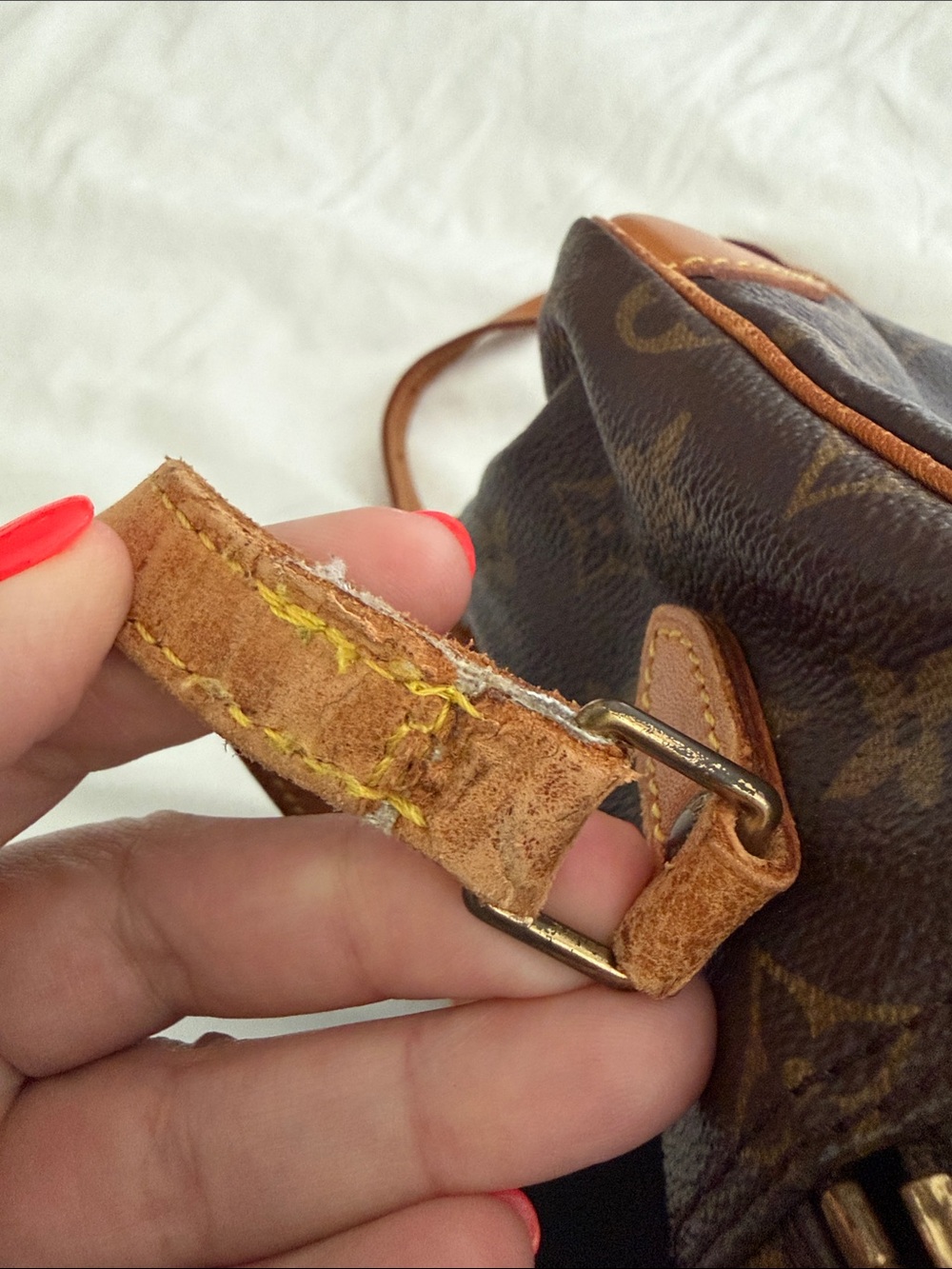 Louis Vuitton Monogram Canvas Messenger Bag with Tan Leather Trim - Picture 8 of 8